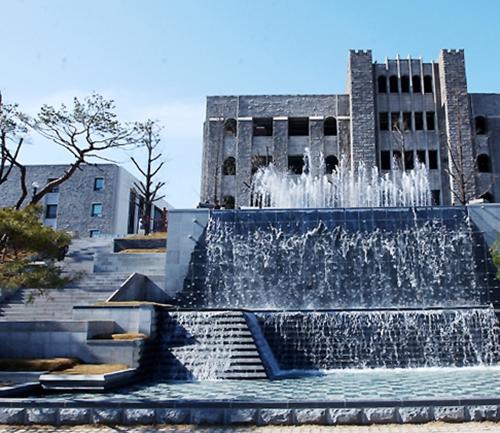 Fountain at KUBS